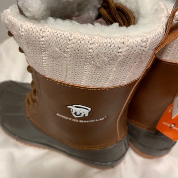 Artic Shield duck boots new with tags. Woman size 6 - Picture 2 of 9